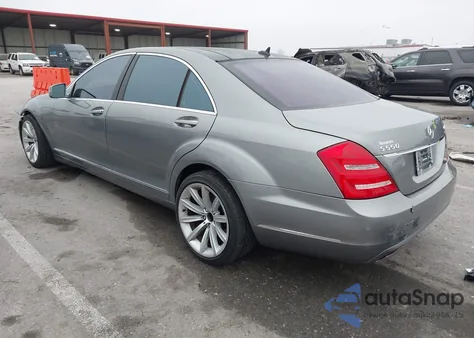 2013 Mercedes-Benz S 550 4Matic z USA, uszkodzony, nr VIN WDDNG9EB3DA533871